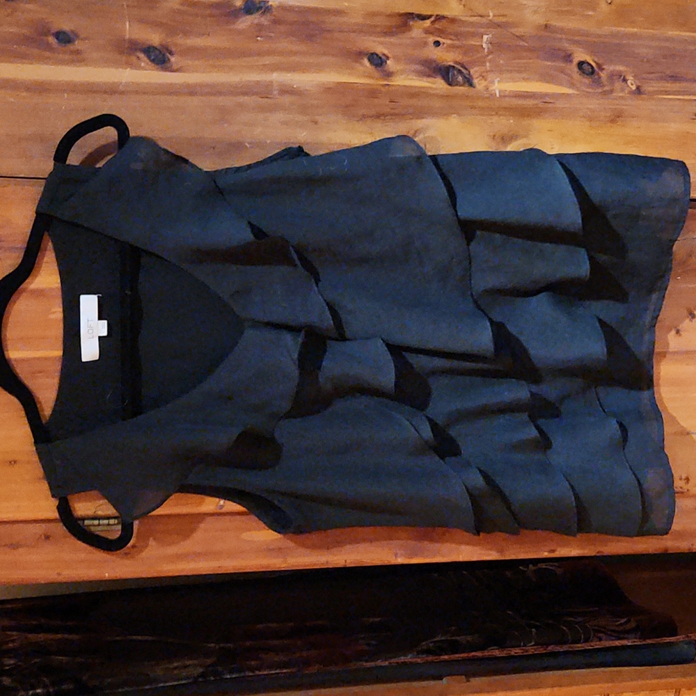 Loft black ruffle sleeveless top sz L